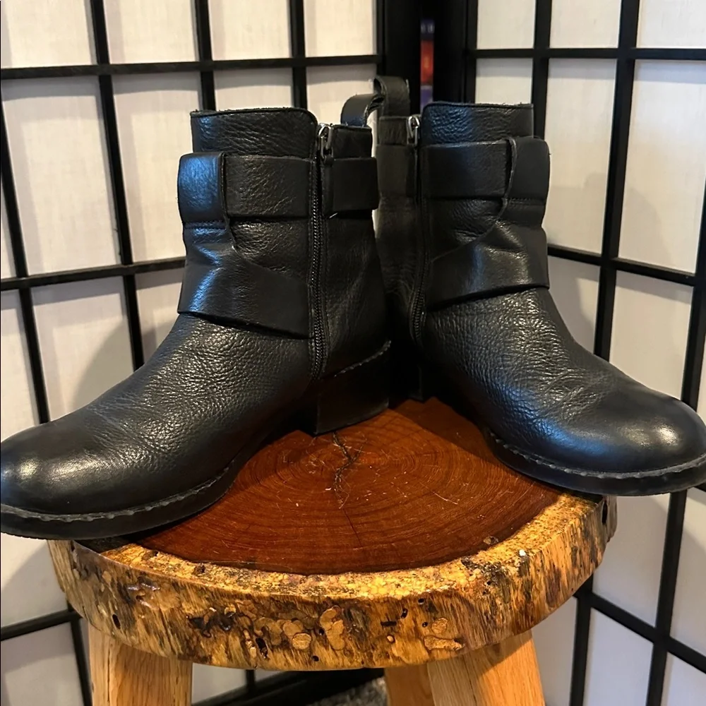 Gentle Souls by Kenneth Cole Women's Black Leather Best of Moto Boots 7 EUC